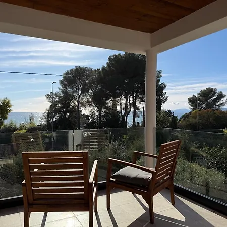 Les Pins فيلة